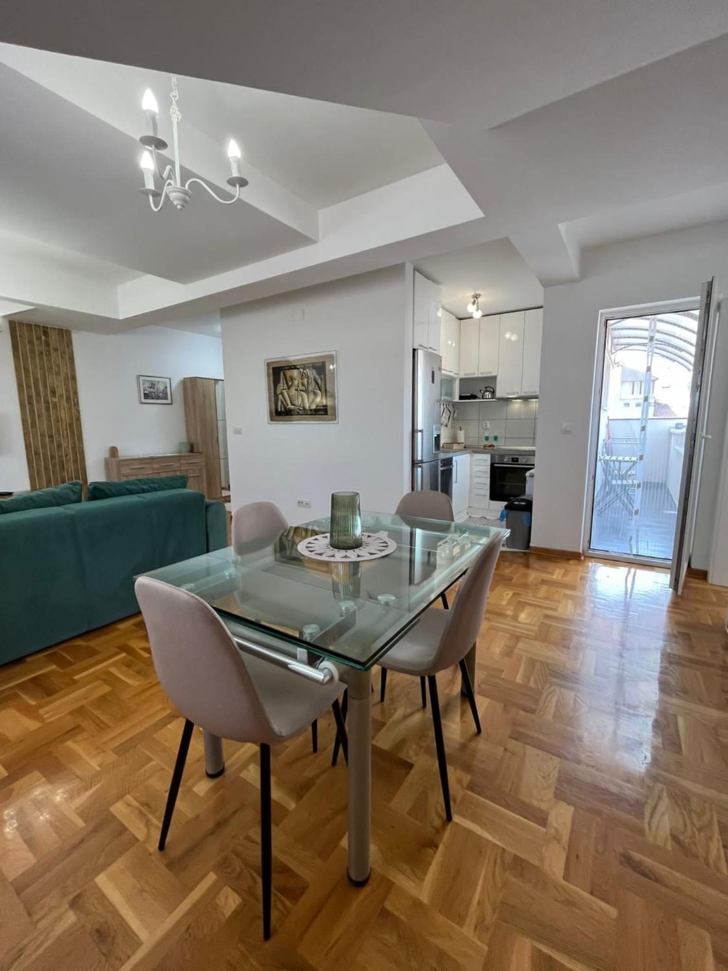 Ferienwohnung Apartman Mia Centar Kruševac Exterior foto